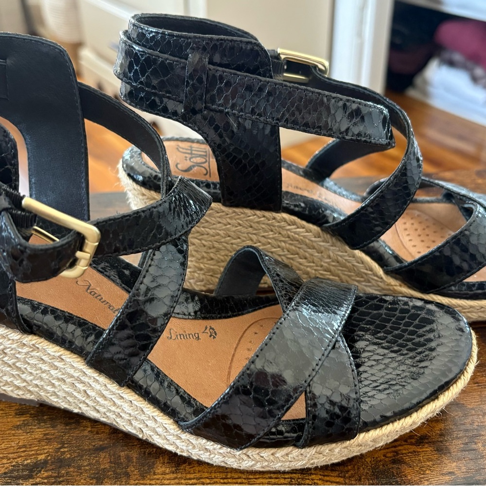 Sofft Black Textured Women's Heels - Picture 4 of 7